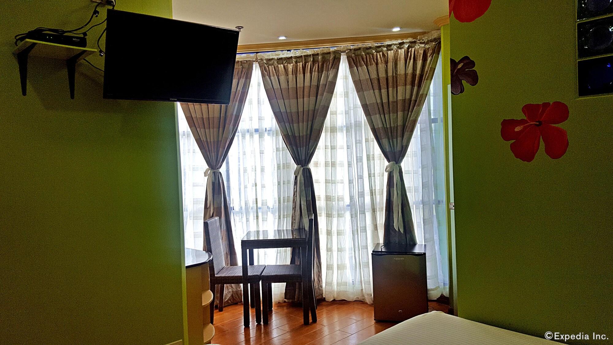 C & L Suites Inn Dumaguete City Exterior photo